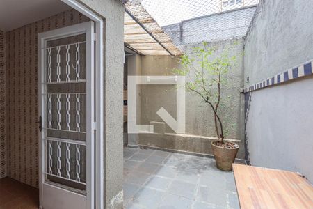 Casa à venda com 120m², 2 quartos e 1 vagaQuintal