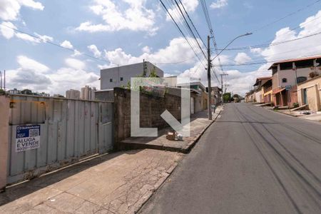 Casa à venda com 720m², 3 quartos e 5 vagas Casa à venda com 720m², 3 quartos e 5 vagasFachada