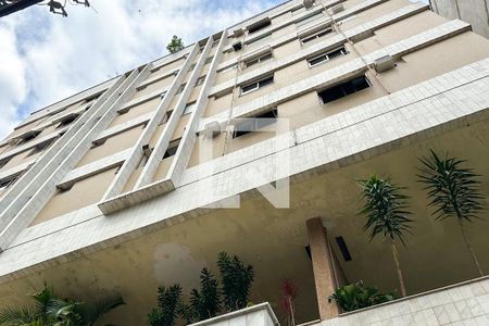 Apartamento à venda com 280m², 4 quartos e 4 vagas Apartamento à venda com 280m², 4 quartos e 4 vagasFachada