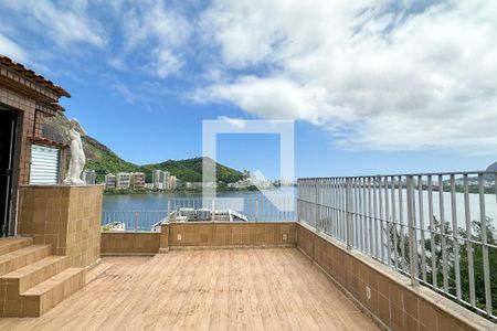 Apartamento à venda com 280m², 4 quartos e 4 vagas Apartamento à venda com 280m², 4 quartos e 4 vagasSuíte 02 - varanda