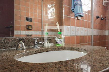 Casa à venda com 350m², 5 quartos e 4 vagasBanheiro da Suíte 2