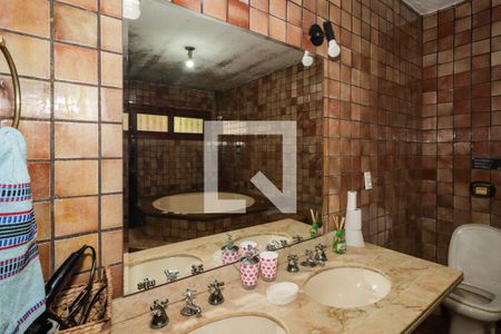 Casa à venda com 350m², 5 quartos e 4 vagasBanheiro da Suíte 1