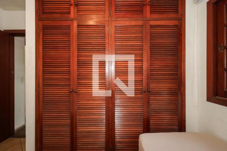 Casa à venda com 350m², 5 quartos e 4 vagasSuíte 2