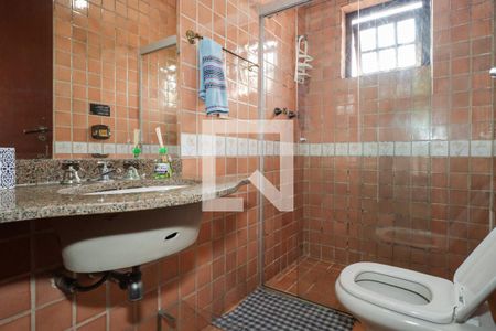 Casa à venda com 350m², 5 quartos e 4 vagasBanheiro da Suíte 2