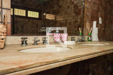 Casa à venda com 350m², 5 quartos e 4 vagasBanheiro da Suíte 1