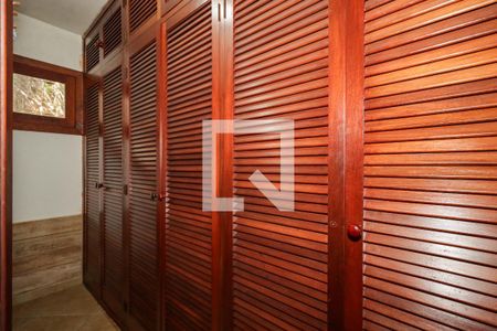 Casa à venda com 350m², 5 quartos e 4 vagasSuíte 1