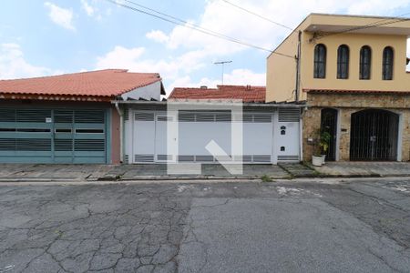 Casa à venda com 200m², 3 quartos e 3 vagasFachada