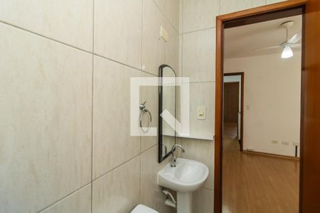 Casa de condomínio para alugar com 65m², 2 quartos e 1 vaga Casa de condomínio para alugar com 65m², 2 quartos e 1 vagaBanheiro da Suíte 2