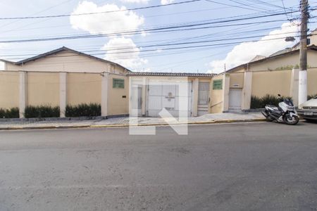 Casa de condomínio para alugar com 65m², 2 quartos e 1 vaga Casa de condomínio para alugar com 65m², 2 quartos e 1 vagaFachada