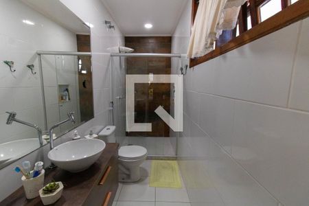 Casa de condomínio à venda com 199m², 5 quartos e 2 vagas Casa de condomínio à venda com 199m², 5 quartos e 2 vagasBanheiro da Suíte
