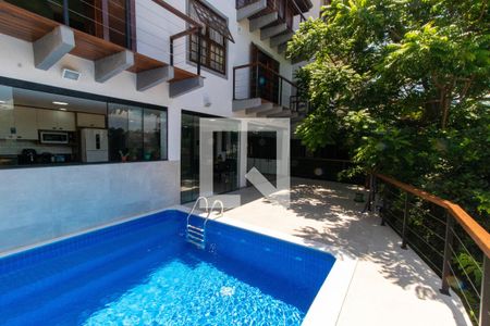 Casa de condomínio à venda com 199m², 5 quartos e 2 vagas Casa de condomínio à venda com 199m², 5 quartos e 2 vagasPiscina