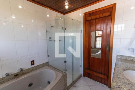 Casa de condomínio à venda com 199m², 5 quartos e 2 vagas Casa de condomínio à venda com 199m², 5 quartos e 2 vagasBanheiro Social 2