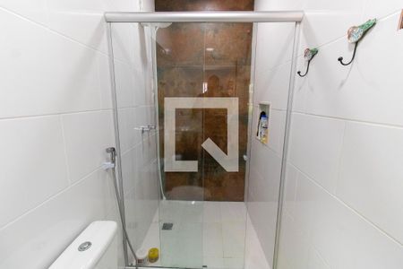 Casa de condomínio à venda com 199m², 5 quartos e 2 vagas Casa de condomínio à venda com 199m², 5 quartos e 2 vagasBanheiro da Suíte