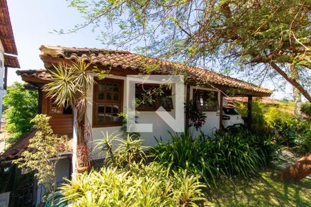 Casa de condomínio à venda com 199m², 5 quartos e 2 vagas Casa de condomínio à venda com 199m², 5 quartos e 2 vagasFachada