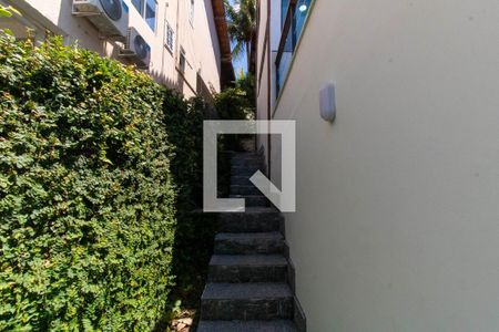 Casa de condomínio à venda com 199m², 5 quartos e 2 vagas Casa de condomínio à venda com 199m², 5 quartos e 2 vagasCorredor Externo