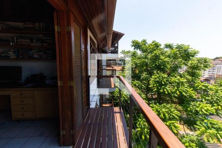 Casa de condomínio à venda com 199m², 5 quartos e 2 vagas Casa de condomínio à venda com 199m², 5 quartos e 2 vagasVaranda do Quarto 1