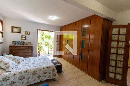 Casa de condomínio à venda com 199m², 5 quartos e 2 vagas Casa de condomínio à venda com 199m², 5 quartos e 2 vagasSuíte