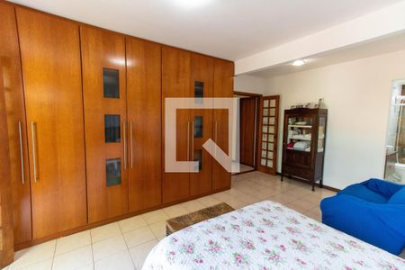 Casa de condomínio à venda com 199m², 5 quartos e 2 vagas Casa de condomínio à venda com 199m², 5 quartos e 2 vagasSuíte