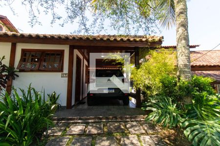 Casa de condomínio à venda com 199m², 5 quartos e 2 vagas Casa de condomínio à venda com 199m², 5 quartos e 2 vagasGaragem