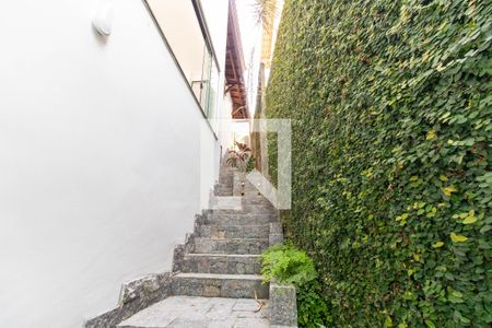 Casa de condomínio à venda com 199m², 5 quartos e 2 vagas Casa de condomínio à venda com 199m², 5 quartos e 2 vagasCorredor Externo