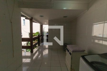 Casa de condomínio à venda com 199m², 5 quartos e 2 vagas Casa de condomínio à venda com 199m², 5 quartos e 2 vagasÁrea de Serviço