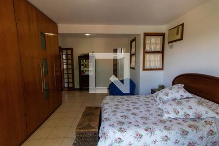 Casa de condomínio à venda com 199m², 5 quartos e 2 vagas Casa de condomínio à venda com 199m², 5 quartos e 2 vagasSuíte