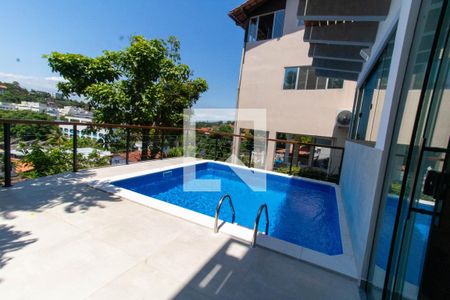 Casa de condomínio à venda com 199m², 5 quartos e 2 vagas Casa de condomínio à venda com 199m², 5 quartos e 2 vagasPiscina