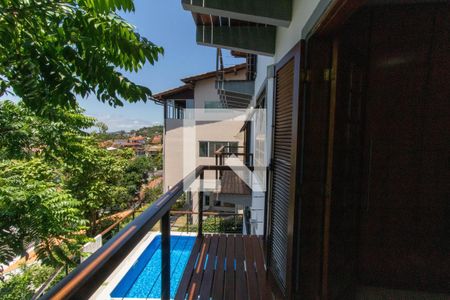 Casa de condomínio à venda com 199m², 5 quartos e 2 vagas Casa de condomínio à venda com 199m², 5 quartos e 2 vagasVaranda da Suíte