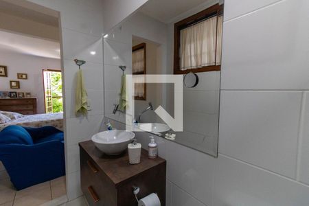 Casa de condomínio à venda com 199m², 5 quartos e 2 vagas Casa de condomínio à venda com 199m², 5 quartos e 2 vagasBanheiro da Suíte