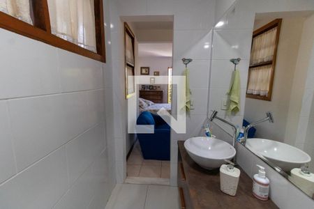 Casa de condomínio à venda com 199m², 5 quartos e 2 vagas Casa de condomínio à venda com 199m², 5 quartos e 2 vagasBanheiro da Suíte