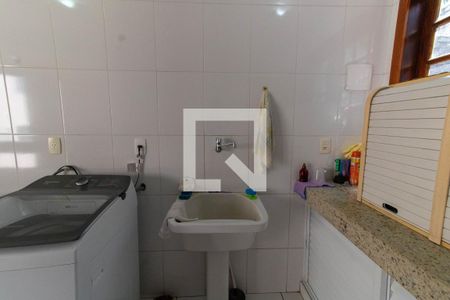 Casa de condomínio à venda com 199m², 5 quartos e 2 vagas Casa de condomínio à venda com 199m², 5 quartos e 2 vagasÁrea de Serviço