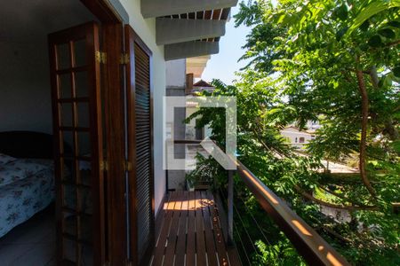 Casa de condomínio à venda com 199m², 5 quartos e 2 vagas Casa de condomínio à venda com 199m², 5 quartos e 2 vagasVaranda da Suíte