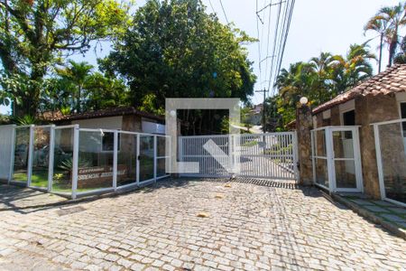 Casa de condomínio à venda com 199m², 5 quartos e 2 vagas Casa de condomínio à venda com 199m², 5 quartos e 2 vagasFachada do Condomínio