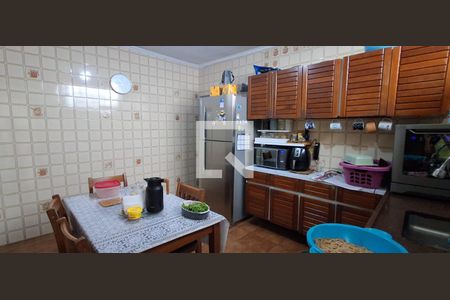 Casa à venda com 100m², 2 quartos e 3 vagas Casa à venda com 100m², 2 quartos e 3 vagasCozinha