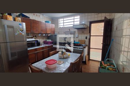 Casa à venda com 100m², 2 quartos e 3 vagas Casa à venda com 100m², 2 quartos e 3 vagasCozinha