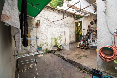 Casa à venda com 100m², 2 quartos e 1 vaga Casa à venda com 100m², 2 quartos e 1 vagaQuintal