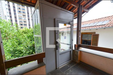 Casa para alugar com 351m², 4 quartos e 4 vagasVaranda/ elevador