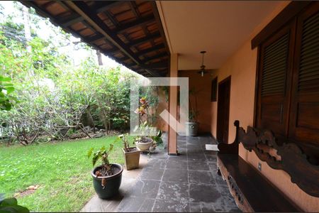 Casa para alugar com 351m², 4 quartos e 4 vagasVaranda da entrada