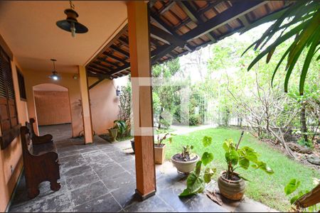 Casa para alugar com 351m², 4 quartos e 4 vagasVaranda da entrada