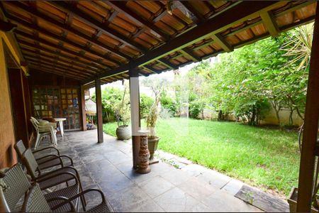 Casa para alugar com 351m², 4 quartos e 4 vagasVaranda da entrada