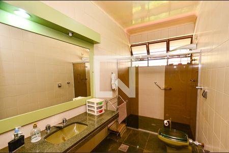 Casa para alugar com 351m², 4 quartos e 4 vagasBanheiro2