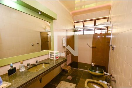 Casa para alugar com 351m², 4 quartos e 4 vagasBanheiro2