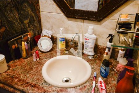 Casa à venda com 320m², 2 quartos e 4 vagas Casa à venda com 320m², 2 quartos e 4 vagasBanheiro Social