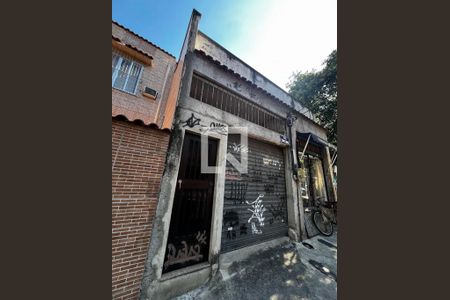 Casa à venda com 320m², 2 quartos e 4 vagas Casa à venda com 320m², 2 quartos e 4 vagasFachada