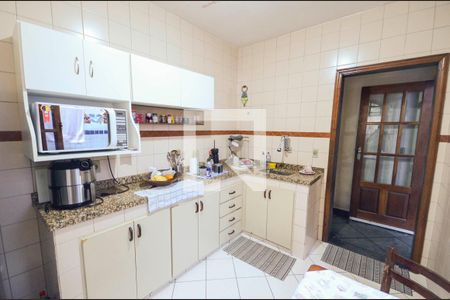 Casa à venda com 320m², 2 quartos e 4 vagas Casa à venda com 320m², 2 quartos e 4 vagasCozinha