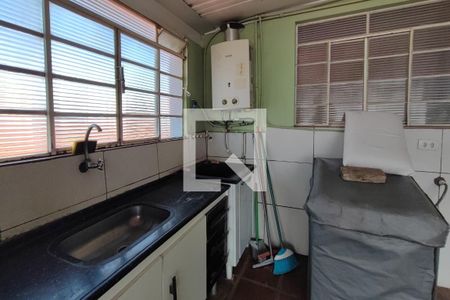 Casa à venda com 250m², 4 quartos e 3 vagasCasa 2 - Área de Serviço