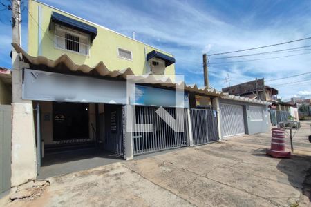 Casa à venda com 250m², 4 quartos e 3 vagasFachada