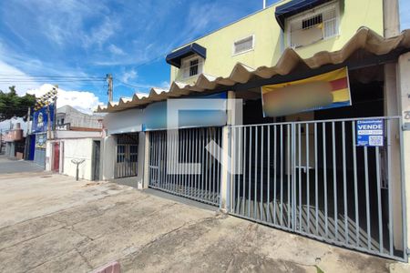 Casa à venda com 250m², 4 quartos e 3 vagasFachada