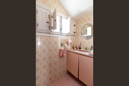 Casa à venda com 750m², 4 quartos e 5 vagas Casa à venda com 750m², 4 quartos e 5 vagasLavabo