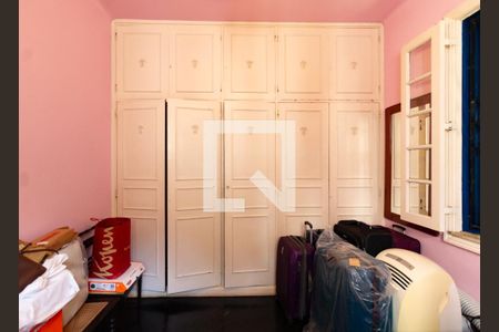 Casa à venda com 750m², 4 quartos e 5 vagas Casa à venda com 750m², 4 quartos e 5 vagasQuarto 4